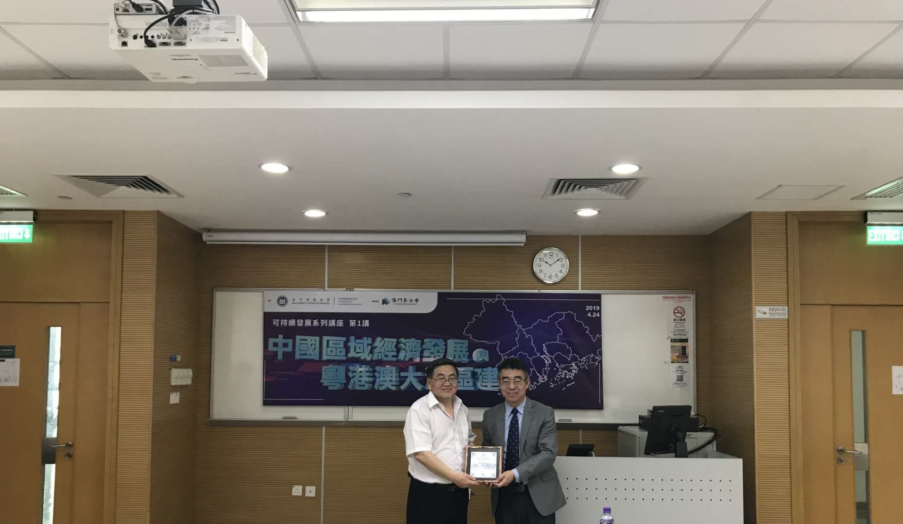 免费色情片