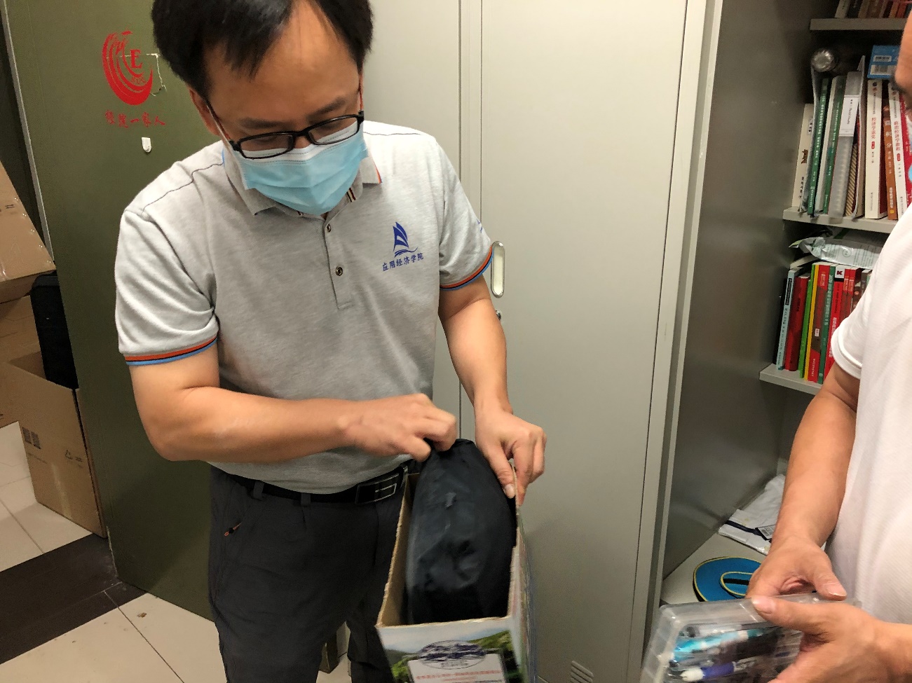 免费色情片