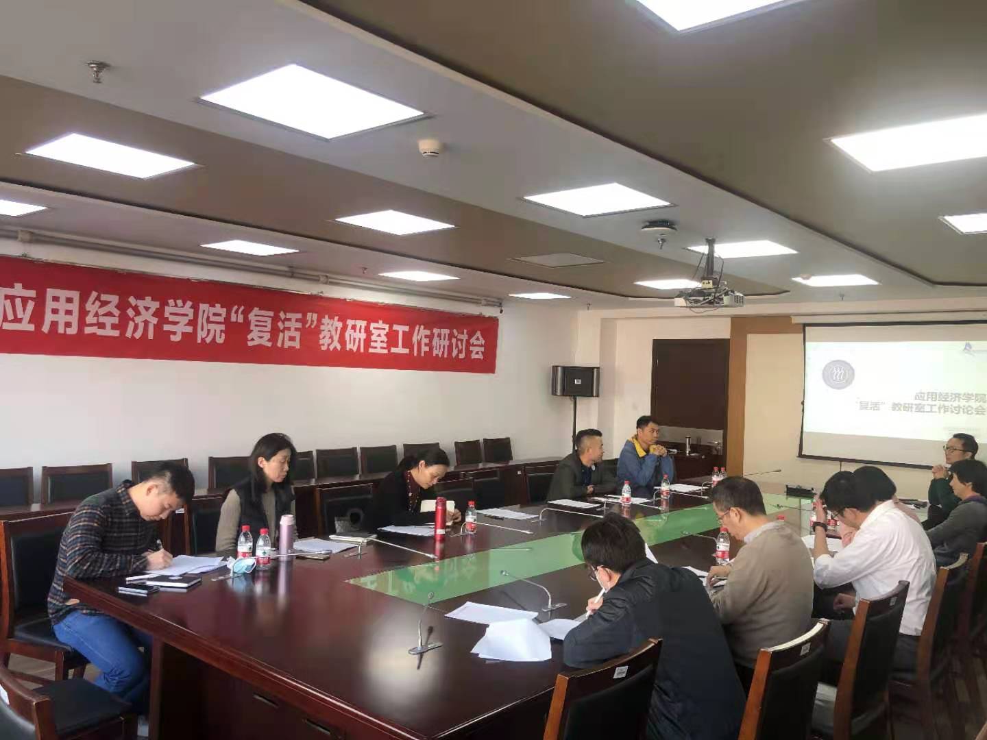 免费色情片