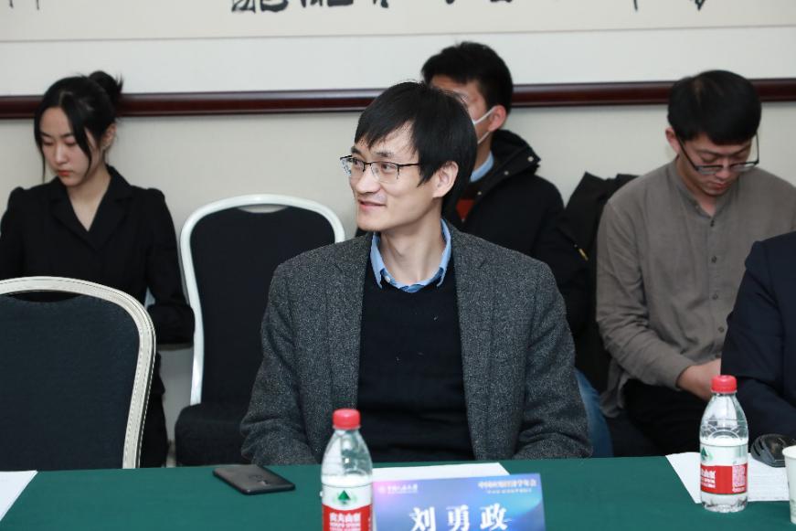 免费色情片