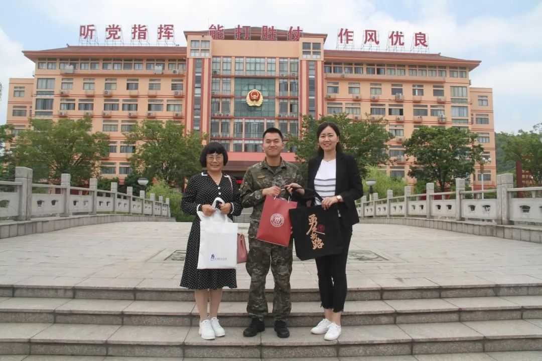 免费色情片